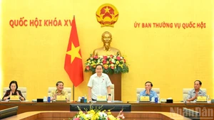 国会主席陈青敏主持会议。