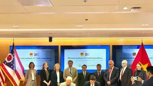 双方企业签署谅解备忘录。（图片来源：越通社）