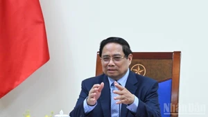 越南政府总理范明正与德国总理弗里德里希·默茨通电话。（本报记者 陈海摄）