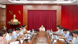 海防市委书记、海防市国会代表团团长黎进洲日前主持市委常委会议，听取关于在海防市举办APEC工商咨询理事会第三次会议（ABAC 3）相关协调任务的落实情况报告。