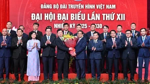 政府党组书记、政府总理范明正祝贺2025-2030年任期越共越南电视台委员会。