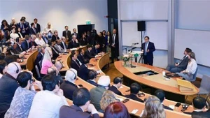 越南政府总理范明正造访了斯德哥尔摩经济学院并发表重要讲话。（图片来源：越通社）