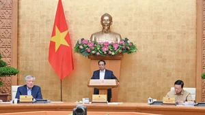 越南政府总理范明正主持召开2025年政府6月份例行会议。