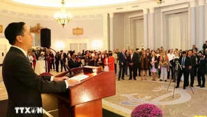 越南驻加拿大大使范荣光在越南国庆79周年纪念典礼上发表讲话。（图片来源：越通社）