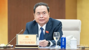 国会主席陈青敏主持立法论坛筹备会议。（本报记者 维灵摄）