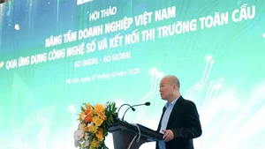 越南工贸部贸易促进局局长武伯富在会上发言。（图片来源：越通社）