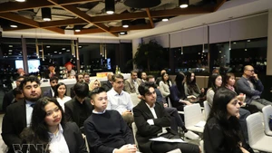 “塑造未来：税收、家族财富规划与人工智能”研讨会吸引多位英国企业代表、金融专家出席。