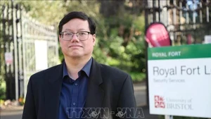 布里斯托大学高级讲师胡国俊博士。