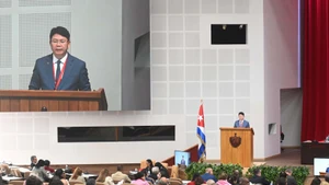 越南司法部部长阮清净分享越南完善法律体系的经验。