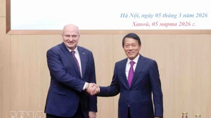 公安部部长梁三光大将和俄罗斯联邦紧急情况部部长亚历山大·库连科夫。