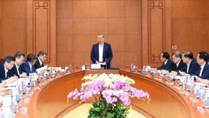 越共中央总书记苏林主持召开与中央组织部的工作会议。