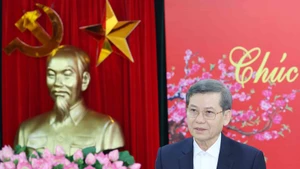 越共中央政治局委员、中央书记处书记、中央内政部部长、中央反腐败反浪费反消极指导委员会常务副主任、专题方案指导委员会常务副主任黎明智。