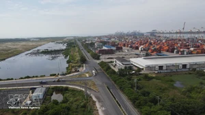 附图：盖美下（Cái Mép Hạ）自贸区——胡志明市经济增长的助推器之一。