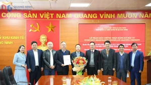 广宁省向投资总额达6050万多美元的医疗物资生产项目发放许可证。