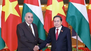 越南国会主席陈青敏与约旦众议院议长马赞·图尔基·卡迪。