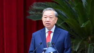 越共中央总书记苏林在会上致开幕辞。（登科 摄）