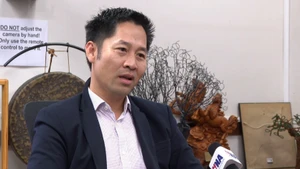 南非比勒陀利亚大学讲师杨英俊教授。