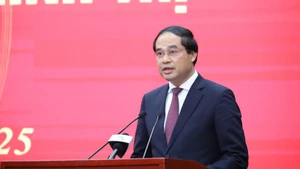 太原省委书记郑春长同志。