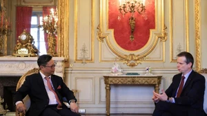 郑德海大使和罗讷河口省省长雅克·维特科夫斯基。