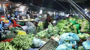 从正月初四起，市场开始恢复正常，初五当天更为明显。