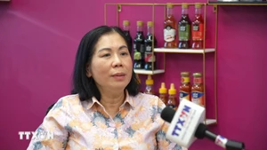 Fusion Foods公司副总经理范氏花女士接受越通社驻俄罗斯记者的采访。