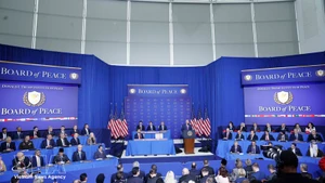 苏林总书记出席加沙和平委员会开幕会议。