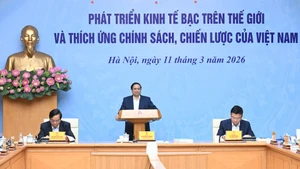 范明正总理在会上发表指导性讲话。