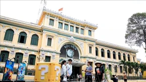 胡志明市中心独特的建筑工程——中央邮政局。