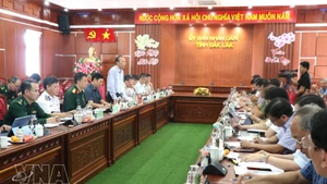 工作会谈场景。