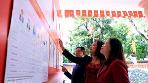 第十五届国会处理了大量工作，突出表现为组织多次临时会议决定紧迫问题。（图片来源：越通社）