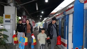 “工会·2026年春天列车”正式开行 送近3000名工人回家过年。（图片来源：越通社）