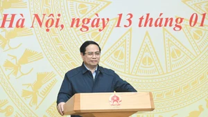 范明正总理在会上发表讲话。