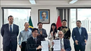 巴西-越南商会（BVC）与巴西-越南圣埃斯皮里图州工商会的谅解备忘录签署仪式。（图片来源：大使馆供图）