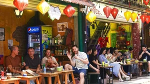 2026年头两个月，首都河内接待国际游客约155万人次，增长35.6%。（图片来源：越通社）