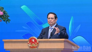 越南政府总理范明正在会上致辞。（图片来源：越通社）