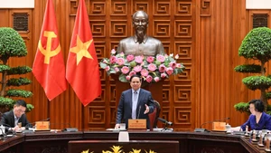 范明正总理主持召开政府常务会议。