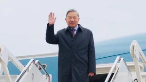 苏林总书记抵达美国出席加沙和平委员会开幕会议。