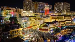 新年首日，富国岛各大景点游人如织。