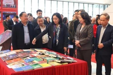 越南国家副主席武氏映春对第十一届全国爱国竞赛大会的筹备工作进行检查。