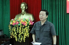 政府副总理陈红河在会上发表总结发言。（图片来源：越通社）