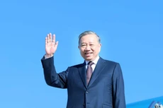 越共中央总书记苏林离开美国安德鲁斯空军基地，圆满结束赴美出席加沙和平委员会开幕会议之行。（图片来源：越通社）