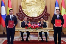 越老签署发展工业链合作谅解备忘录。