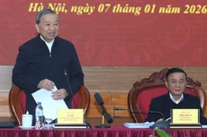 越共中央总书记苏林同中央政策与战略部举行工作会议。