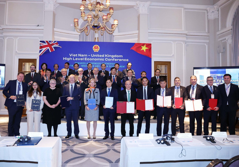 苏林总书记出席越南与英国合作协议签署仪式。