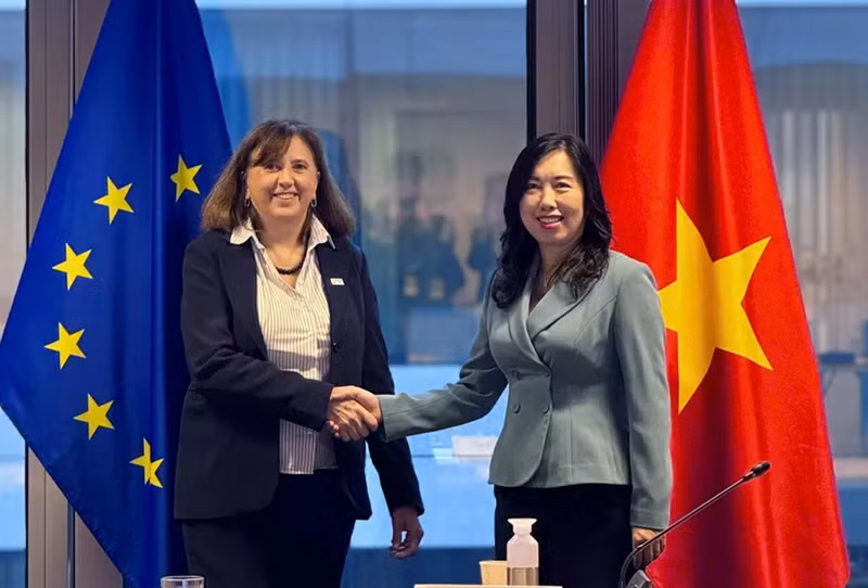 越南外交部副部长黎氏秋姮与欧盟对外行动署亚太总局代理总司长葆拉·潘帕洛尼。