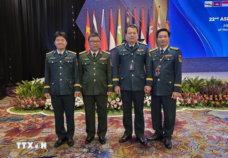 参加会议的越南代表团。