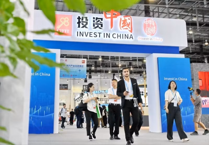 附图：第二十四届中国国际贸易投资洽谈会。（图片来源：新华社）