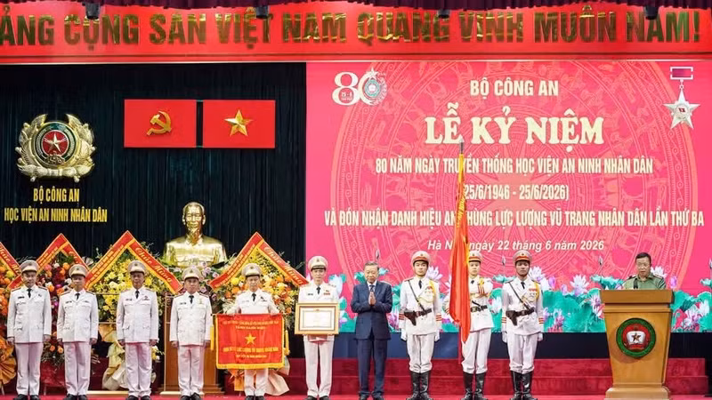 越共中央总书记、国家主席苏林出席纪念典礼。