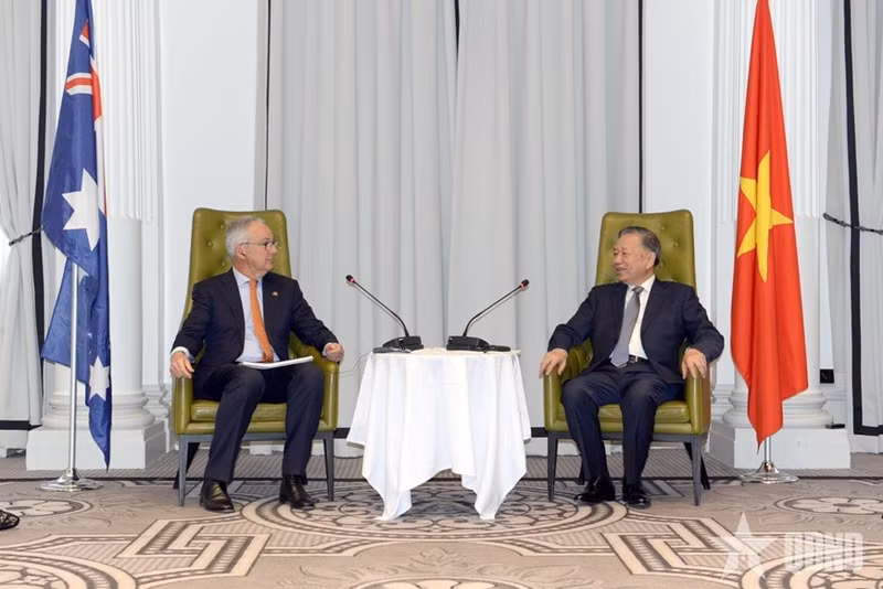 越共中央总书记、国家主席苏林会见澳大利亚政府东南亚问题特使尼古拉斯·摩尔。（图片来源：qdnd.vn）