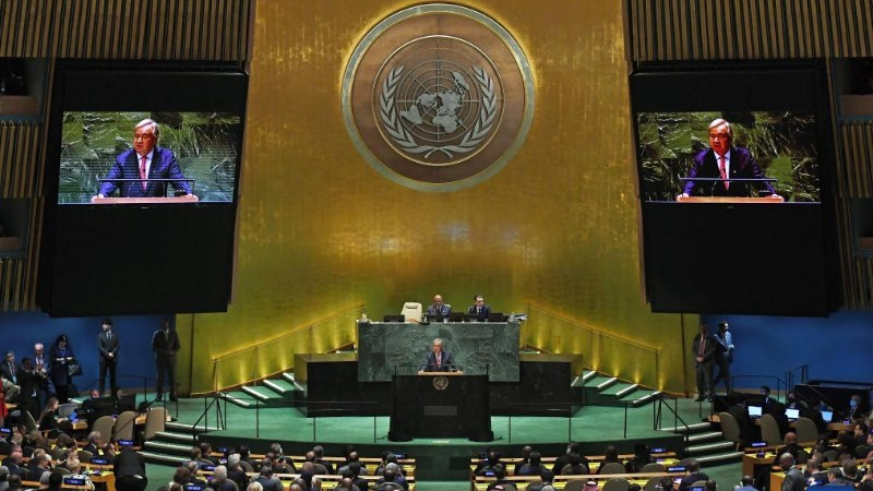 联合国秘书长安东尼奥·古特雷斯在纽约联合国总部的大会会议上发表讲话。（图片来源：新华社）